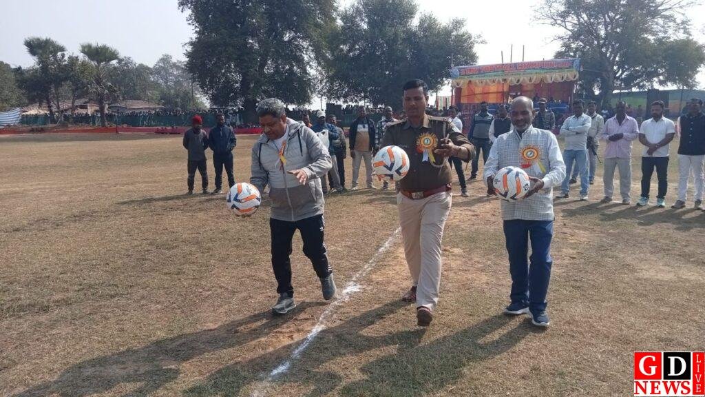 पूर्व विधायक ने किया फुटबॉल टूर्नामेंट का शुभारंभ 7 img 20260216 wa00383502985051160895216