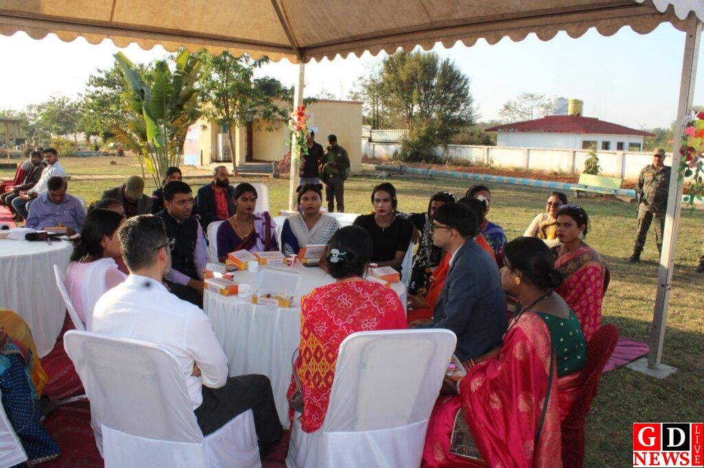 ट्रांसजेंडर समुदाय द्वारा संचालित “ट्रांस कैफे” का उपायुक्त एवं ट्रांसजेंडर समुदाय के सदस्यों ने किया उद्घाटन 9 img 20260217 wa01279167816005089787823