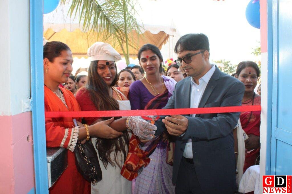 ट्रांसजेंडर समुदाय द्वारा संचालित “ट्रांस कैफे” का उपायुक्त एवं ट्रांसजेंडर समुदाय के सदस्यों ने किया उद्घाटन 7 img 20260217 wa01304605304856658919443