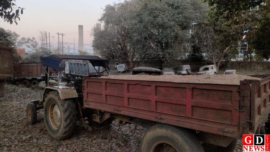 अवैध खनन पर जिला प्रशासन की कार्रवाई, नंबर प्लेट में छेड़छाड़ कर हो रहा था अवैध धंधा, प्राथमिकी दर्ज 8 img 20260218 wa00747361376856985392911