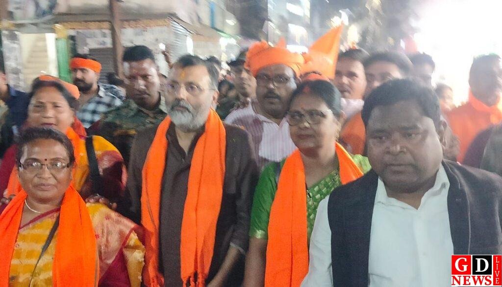 भाजपा समर्थित संपा साहा के पक्ष में सांसद निशिकांत दुबे की हुंकार, बागियों को सख्त चेतावनी। 9 img 20260220 wa00521854209407546021208