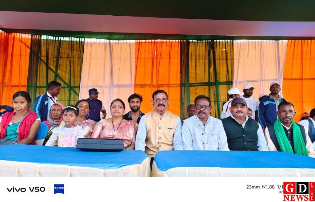 तीन दिवसीय फुटबॉल प्रतियोगिता का भव्य समापन, मार्गोमुंडा टीम बनी विजेता। 8 img 20260222 wa00247842111715654426193