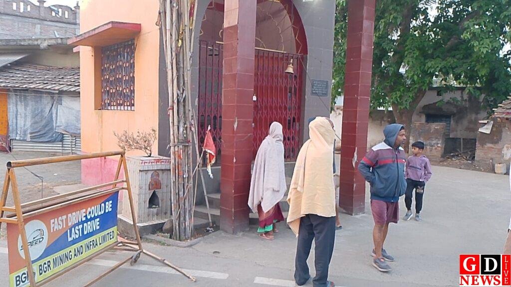 एक रात, दो मंदिर, हजारों की चोरी, काली-बजरंगबली मंदिर के आभूषण ले उड़े चोर। 7 img 20260222 wa00296629321609705809890