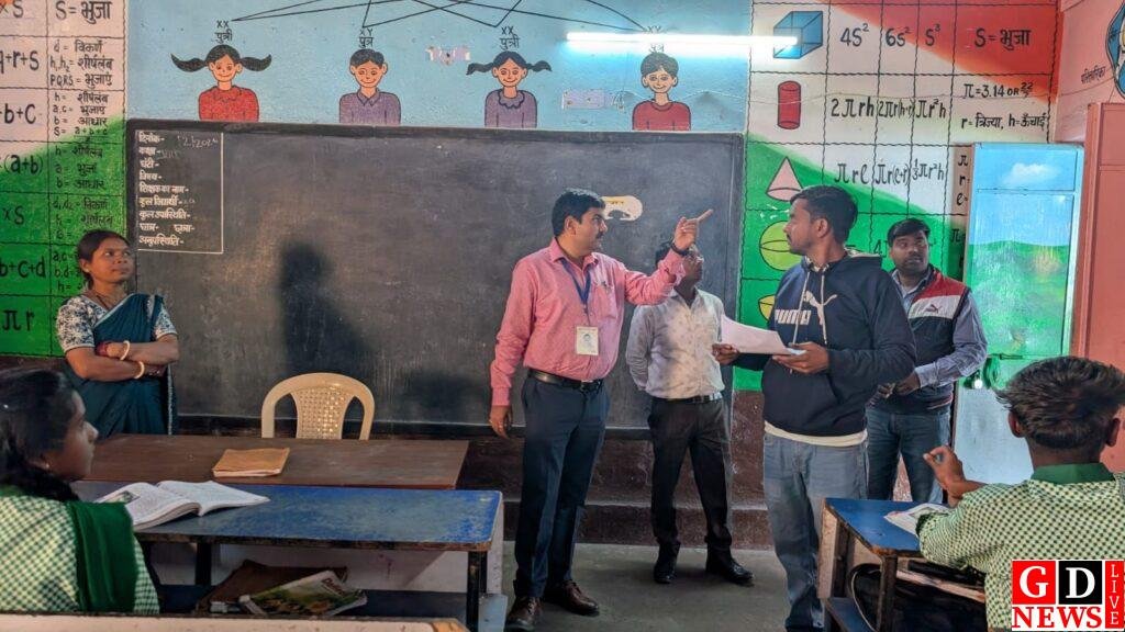 फुसरो नगर परिषद् क्षेत्र के विभिन्न मतदान केन्द्रों में मूलभूत सुविधा तथा अन्य तैयारी का निरीक्षण किया गया 8 motion photo 29322593308896433868882874048921106276