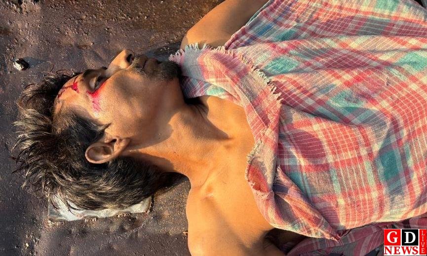 सड़क किनारे मिला अज्ञात युवक का शव, जांच में जुटी पुलिस।