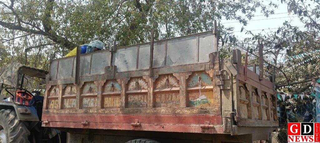 पुलिस की दोहरी कार्रवाई: 8 साइकिल पर लदा अवैध कोयला जप्त, ट्रैक्टर से हटाया गया अतिरिक्त डाला। 8 img 20260301 wa00317427442543068573047