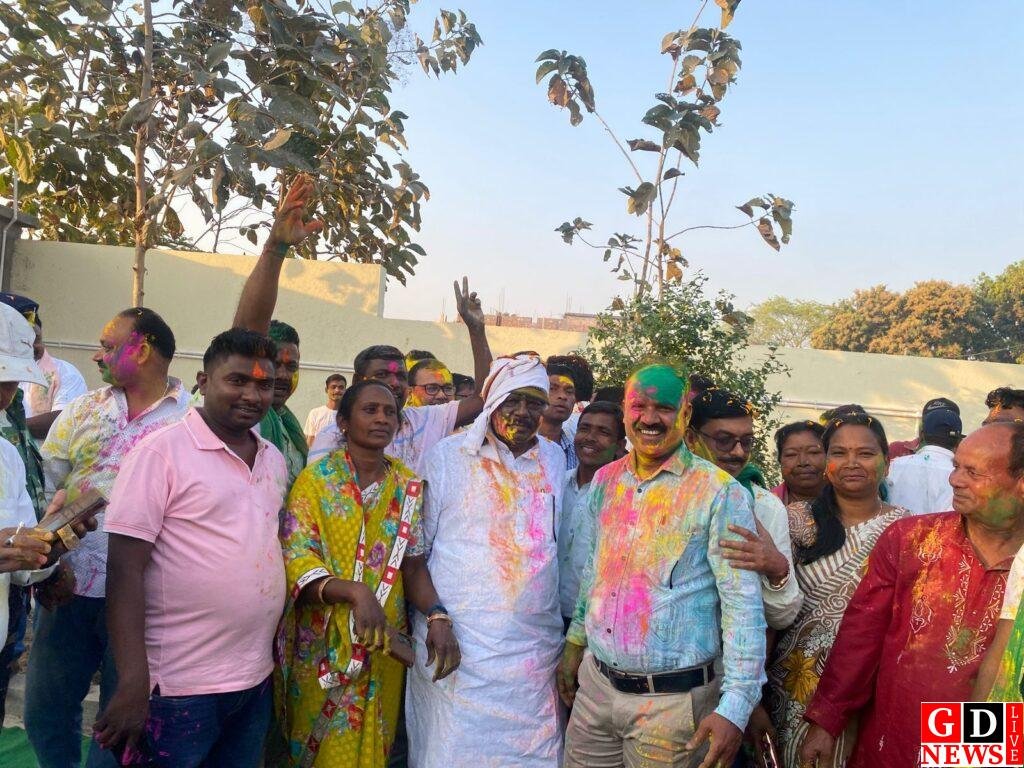 विधायक हेमलाल मुर्मू संग धूमधाम से मना होली मिलन समारोह। 8 img 20260302 wa00218921936911256149429