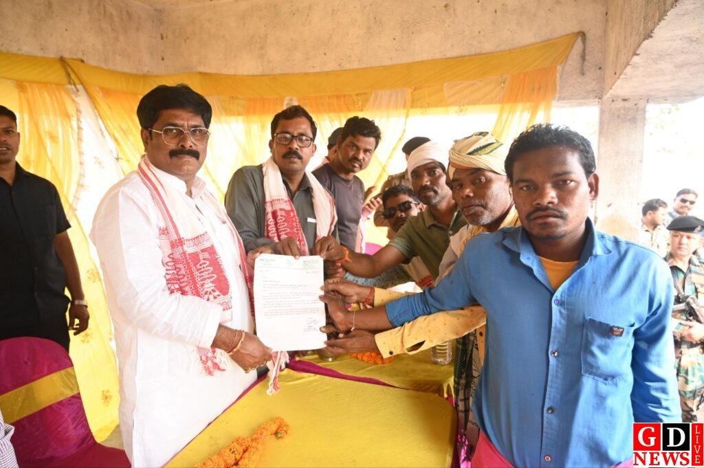 धवैया में आयोजित सरहुल पूजा में शामिल हुए मंत्री- योगेंद्र प्रसाद महतो 9 img 20260305 wa00218514616602751358902