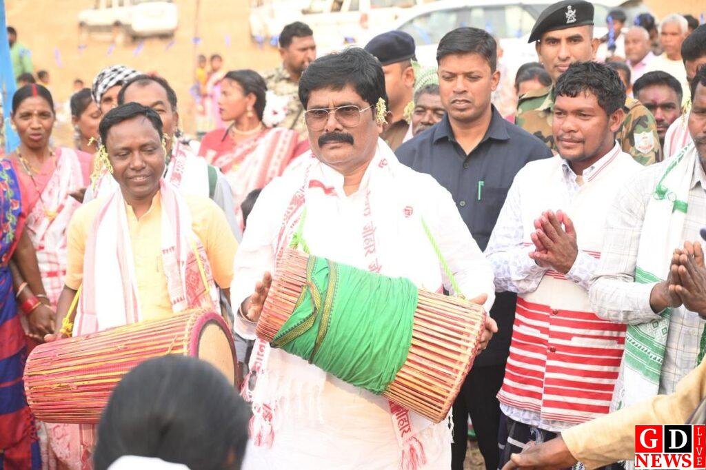 धवैया में आयोजित सरहुल पूजा में शामिल हुए मंत्री- योगेंद्र प्रसाद महतो 7 img 20260305 wa0033986809417413769765