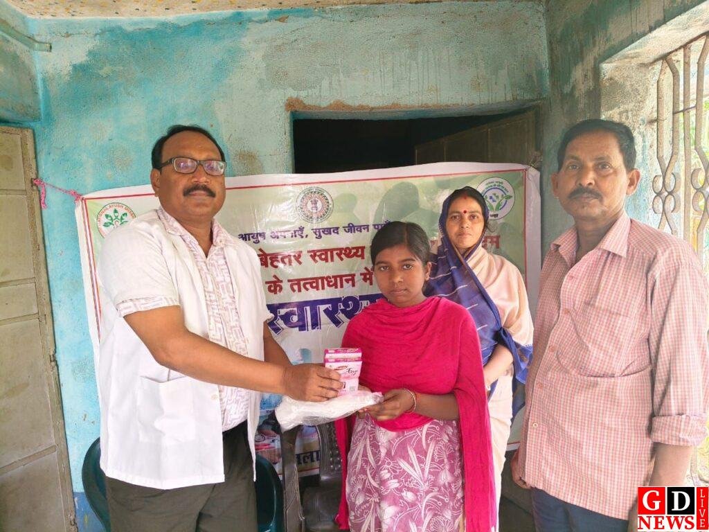 पीवीटीजी समुदाय में स्वास्थ्य जागरूकता की पहल, बच्चियों व महिलाओं को सेनेटरी नैपकिन व अंडरगार्मेंट का वितरण। 7 img 20260314 wa00243523049030391759383