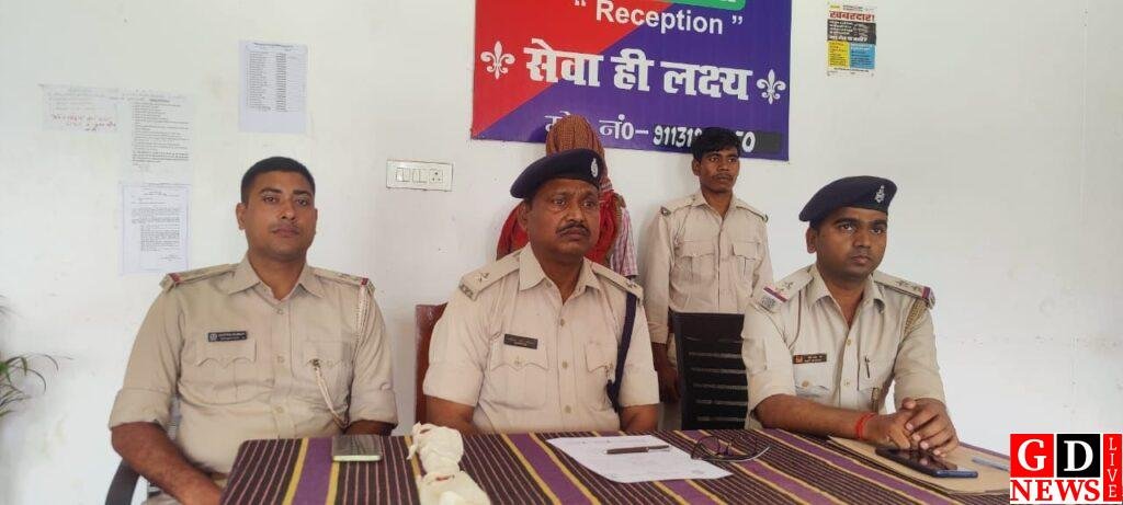 पत्नी की भुजाली से हत्या कर झाड़ियों में छिपा था पति, पुलिस ने दबोचा। 8 img 20260315 wa00114799494953674063513