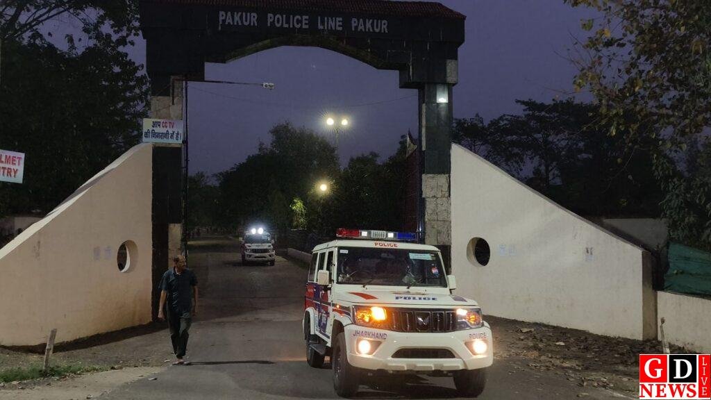 11 नई बोलेरो के साथ पाकुड़ पुलिस का एरिया डोमिनेशन मार्च 7 img 20260315 wa00271359803839848160360