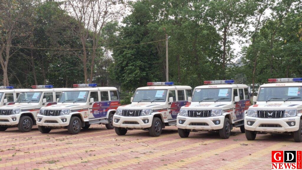 11 नई बोलेरो के साथ पाकुड़ पुलिस का एरिया डोमिनेशन मार्च 8 img 20260315 wa0030898765864613722037