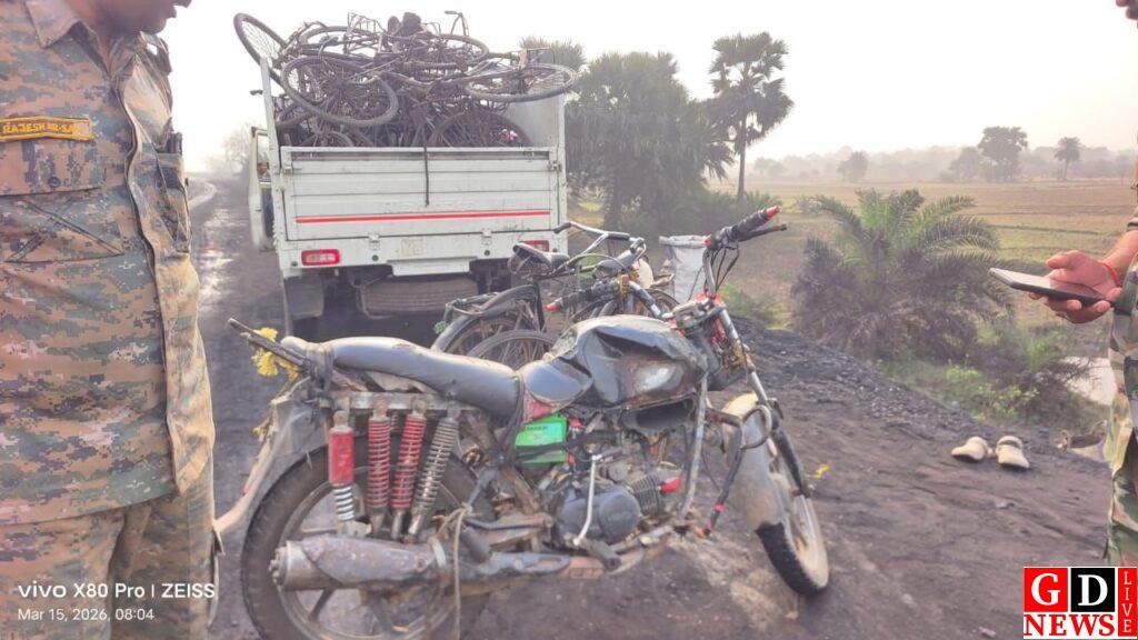 अवैध कोयला परिवहन पर पुलिस की छापेमारी में बाइक-टोटो समेत 10 टन कोयला जब्त,एक गिरफ्तार। 8 img 20260315 wa0043164110261925291072