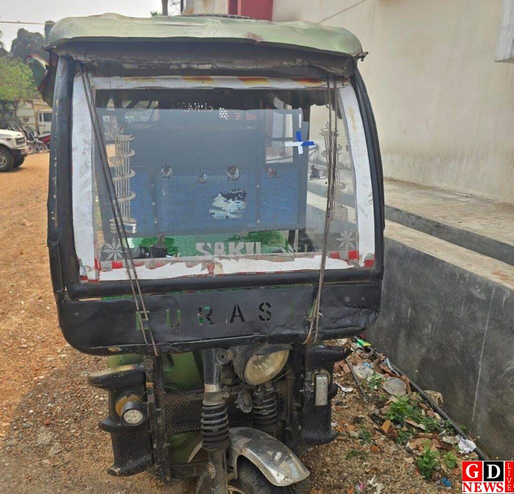 अवैध कोयला परिवहन पर पुलिस की छापेमारी में बाइक-टोटो समेत 10 टन कोयला जब्त,एक गिरफ्तार। 7 img 20260315 wa00442724500123924941392