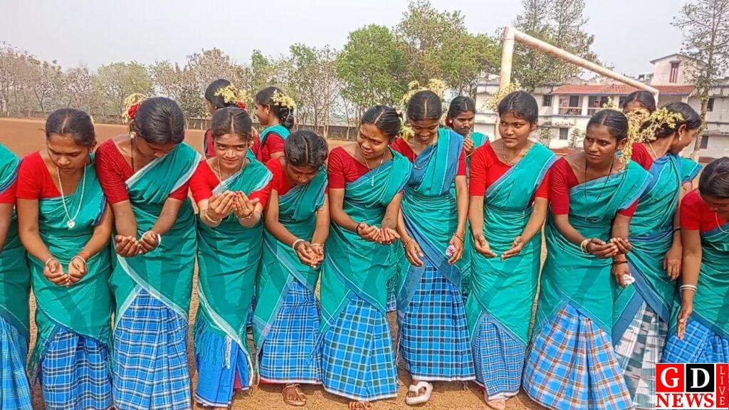 केकेएम छात्रावास में उल्लास के साथ मना बाहा पर्व, प्रकृति संरक्षण और भाईचारे का दिया संदेश 8 img 20260316 wa00337225075642441785145