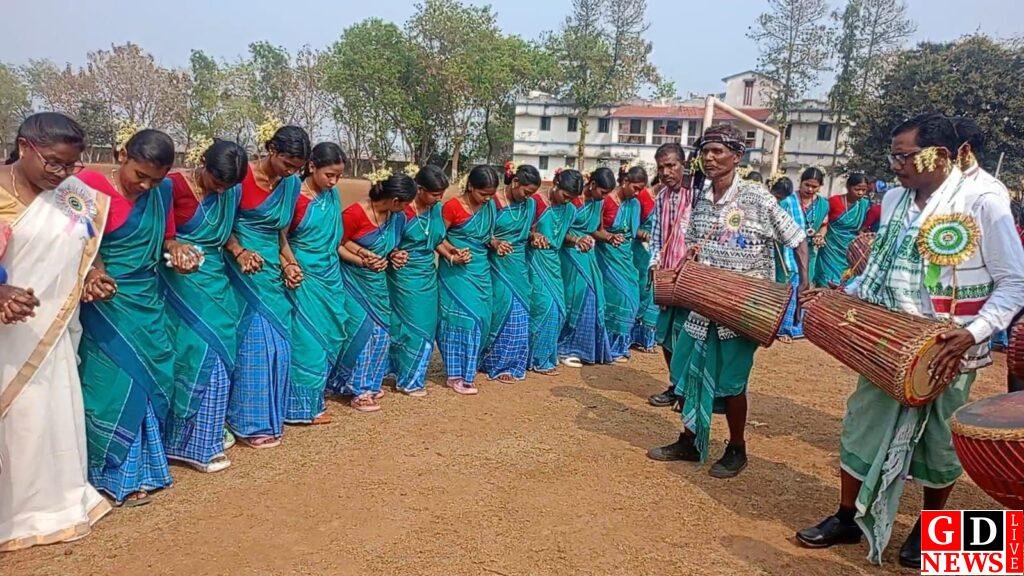 केकेएम छात्रावास में उल्लास के साथ मना बाहा पर्व, प्रकृति संरक्षण और भाईचारे का दिया संदेश 7 img 20260316 wa00344641175861007930801