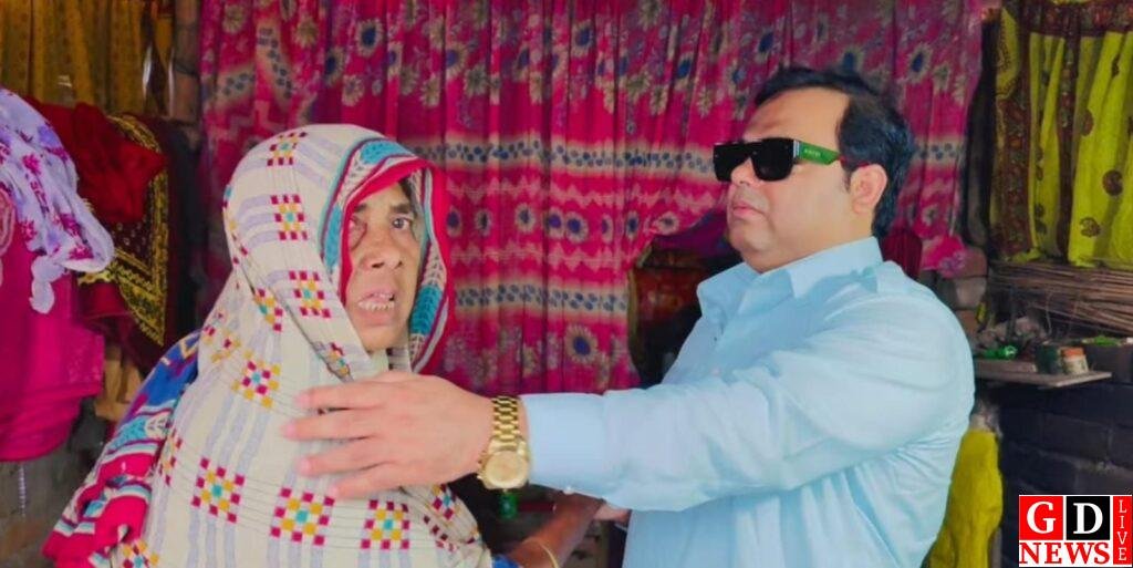 बुजुर्ग मां की बदहाल हालत देख भावुक हुए अजहर इस्लाम, पक्का घर बनवाने का किया वादा 7 img 20260316 wa00727293308657249842187