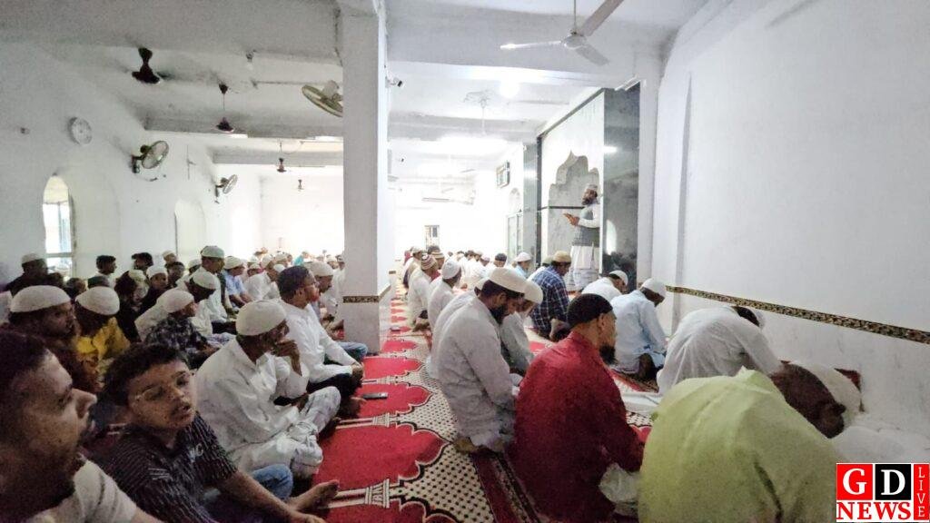 अलविदा जुम्मा पर मस्जिदों में उमड़ा जनसैलाब, अमन-चैन की दुआओं से गूंजा पाकुड़ 7 img 20260320 wa00139066845344620820190