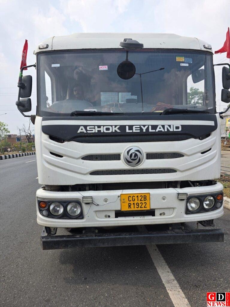 उपायुक्त, रामनिवास यादव के निर्देशानुसार आज जिला परिवहन पदाधिकारी, संतोष कुमार ने जीटी रोड डुमरी के पास भारी/ओवरलोडेड वाहनों के विरुद्ध सघन जांच अभियान चलाया 7 img 20260321 wa00731799339077237610636