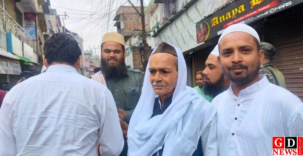 बारिश के बीच मस्जिदों में अदा हुई ईद की नमाज, गले मिलकर दी मुबारकबाद 7 img 20260321 wa00775798537082836130329