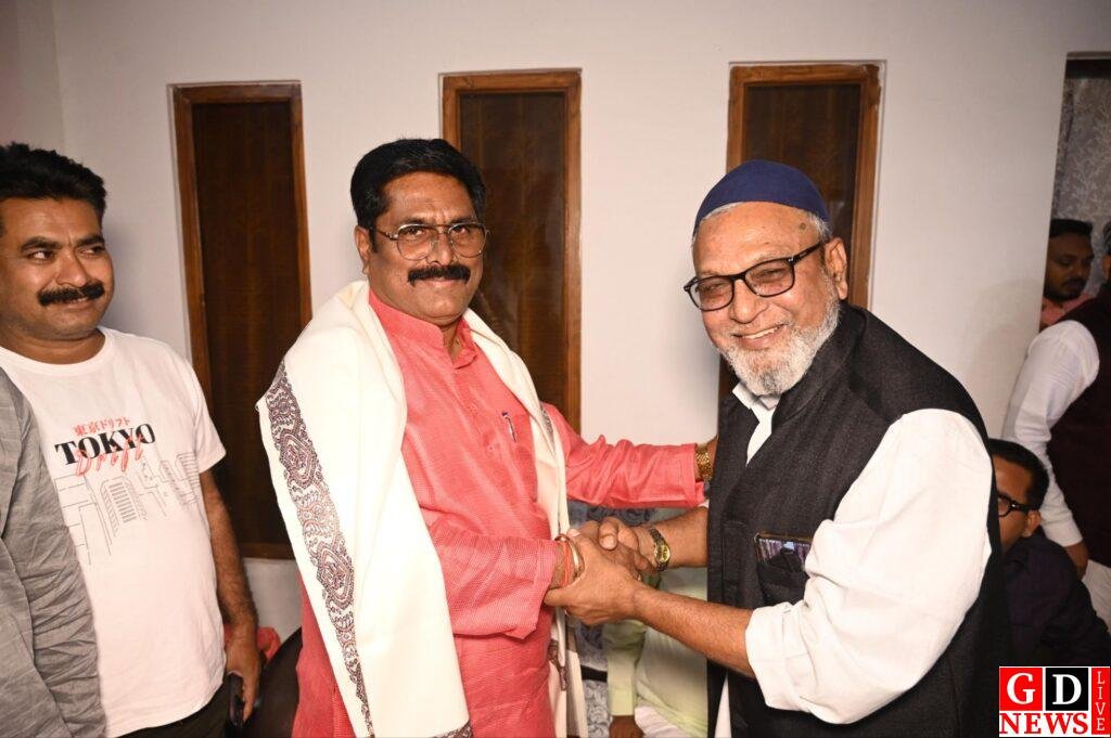 कोदवाटांड़ में आयोजित ईद मिलन समारोह में शामिल हुए मंत्री योगेंद्र प्रसाद महतो 9 img 20260321 wa015298922850266543007