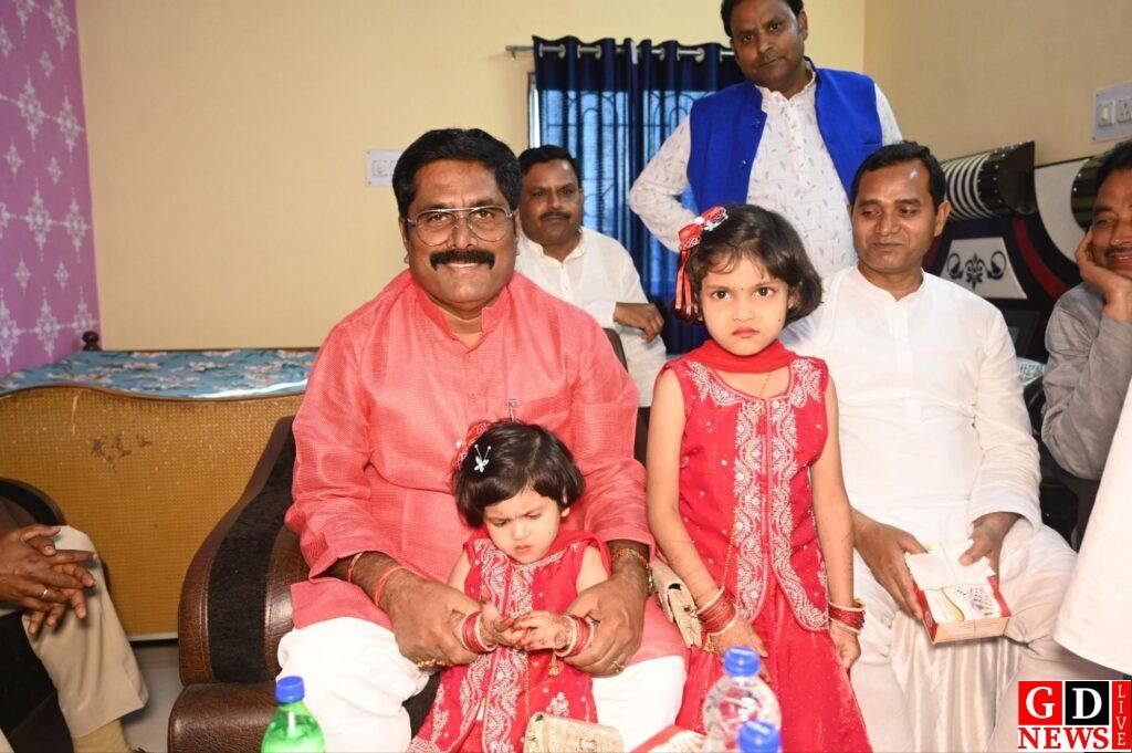 कोदवाटांड़ में आयोजित ईद मिलन समारोह में शामिल हुए मंत्री योगेंद्र प्रसाद महतो 8 img 20260321 wa01593294766099478481804