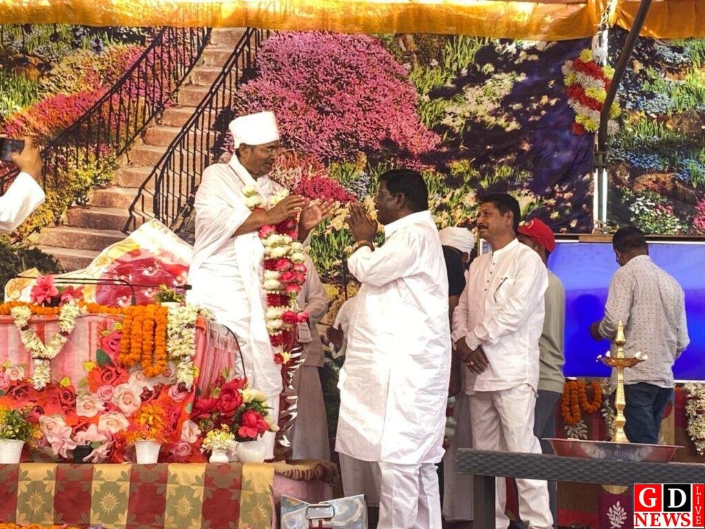 तालपहाड़ी में गूंजा भक्ति का स्वर, अमृत कथा का शुभारंभ, विधायक हेमलाल मुर्मू ने किया उद्घाटन 7 img 20260324 wa00575967248803095430015