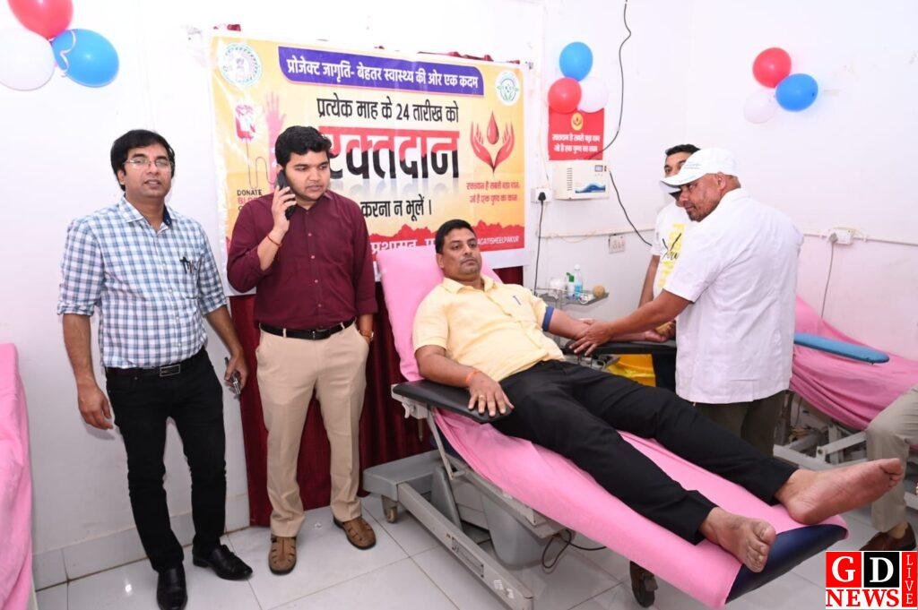 डीसी मनीष कुमार की मुहिम से बदली तस्वीर, एक दिन में 154 यूनिट रक्तदान से पाकुड़ बना मिसाल। 7 img 20260324 wa00751036029362751070960