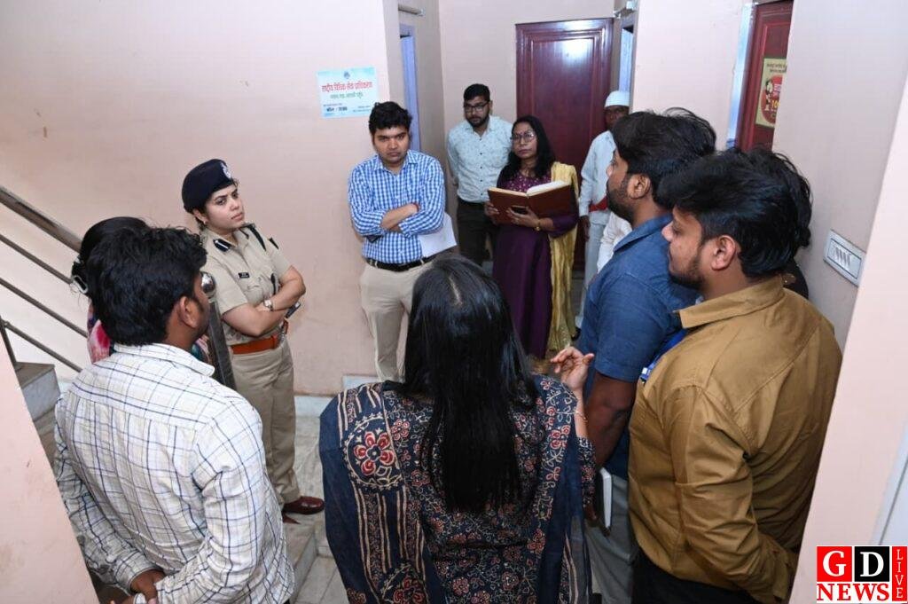 डीसी-एसपी ने सखी सेंटर का किया निरीक्षण, सुधार के दिए निर्देश। 7 img 20260326 wa00234788775399666762854