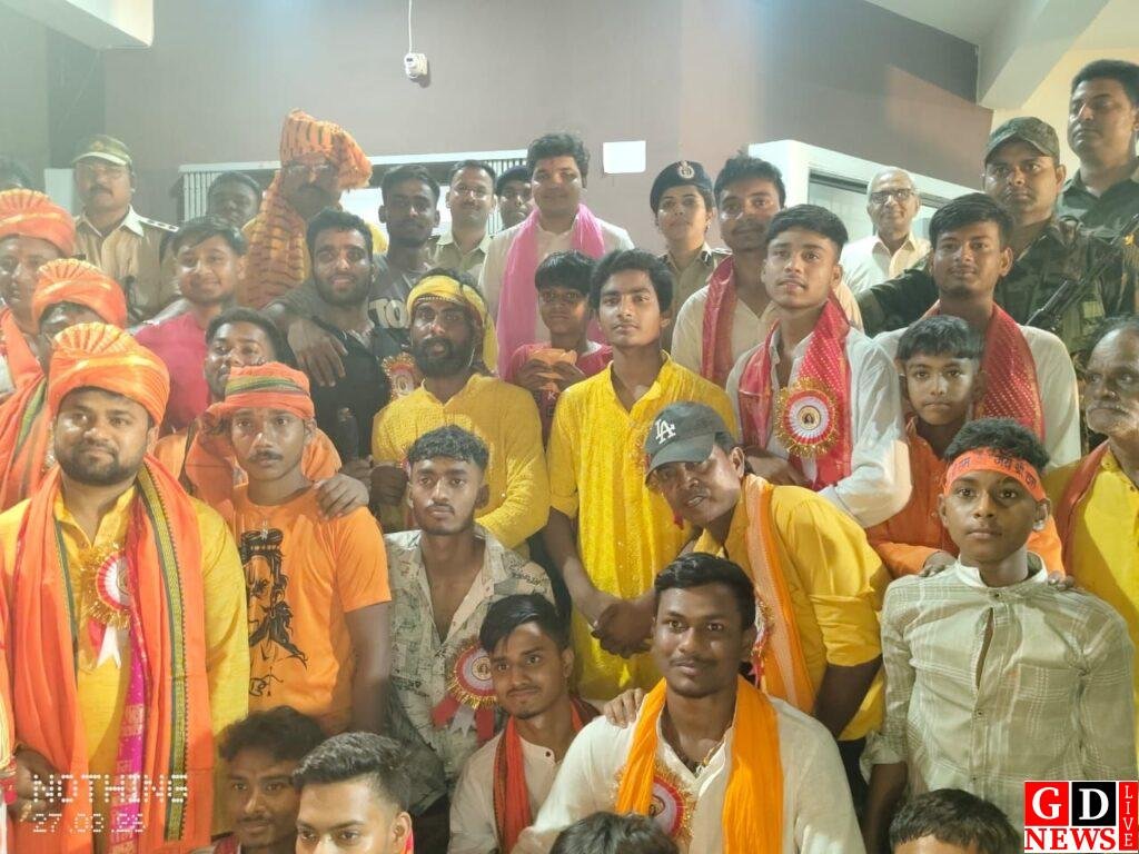 जय श्रीराम के जयघोष से गूंजा पाकुड़, भव्य शोभायात्राओं के बीच शांतिपूर्ण संपन्न हुआ रामनवमी महोत्सव। 7 img 20260327 wa0058922958442170562948