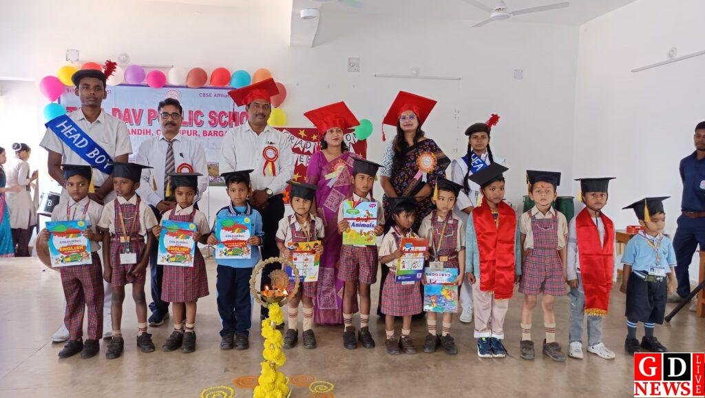 टाटा डीएवी पब्लिक स्कूल ,भूइयांडीह में ग्रेजुएशन सेरेमनी का आयोजन हुआ 7 img 20260327 wa01087418824502309060214
