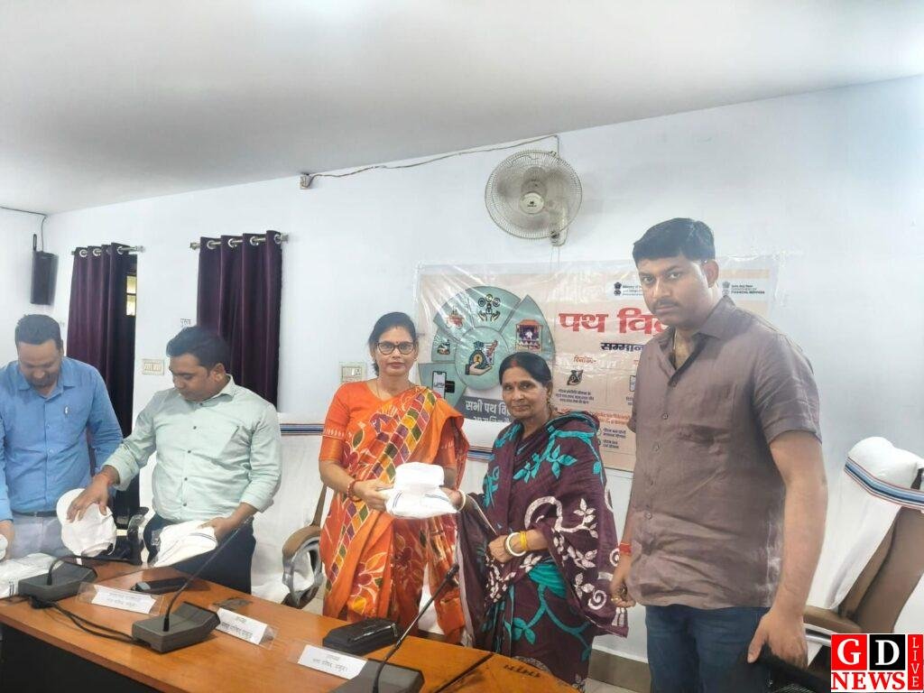 समय पर ऋण चुकाने वाले स्ट्रीट वेंडर्स सम्मानित, स्वनिधि योजना से आत्मनिर्भरता को बढ़ावा 7 img 20260328 wa01056127151666514722030