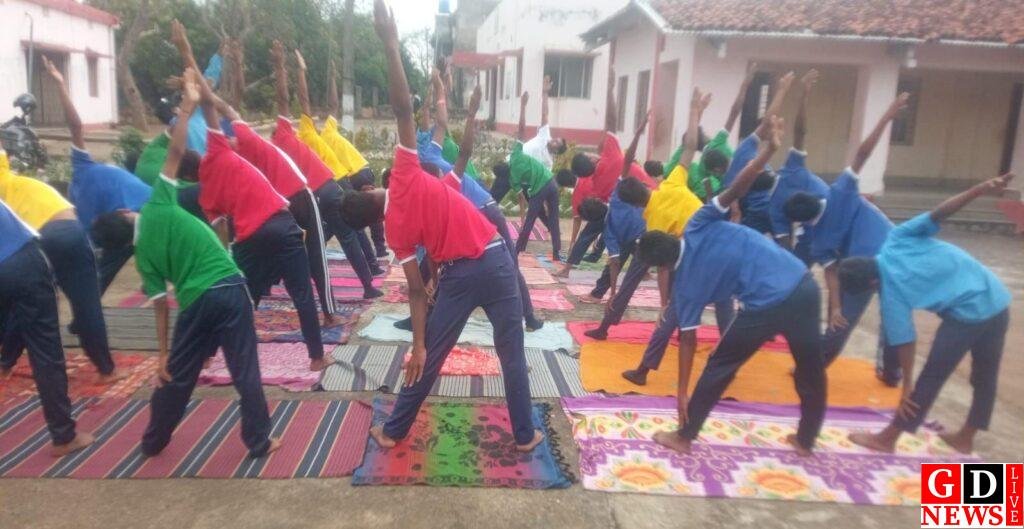 योग प्रशिक्षण और आयुष शिविरों से जागरूक हुए ग्रामीण, लोगों का निःशुल्क स्वास्थ्य परीक्षण। 8 img 20260328 wa01074307499104509110104