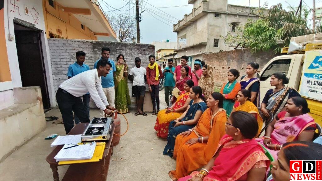 भारत सरकार के पीएम उज्जवला योजना के तहत कोदवाटांड़ में 21 लाभुकों को किया गया गैस वितरण 7 img 20260320 1444272532991433970879285