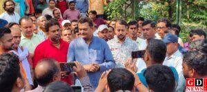 प्रशासन संवेदनशीलता के साथ निर्णय लेते हुए पहले वैकल्पिक व्यवस्था सुनिश्चित करे- सांसद मनीष जायसवाल 1 FB IMG 1775438128469