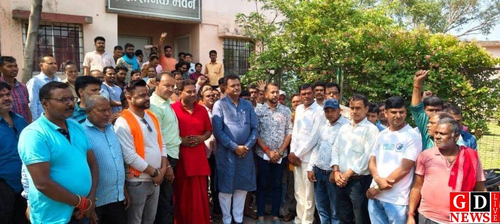 प्रशासन संवेदनशीलता के साथ निर्णय लेते हुए पहले वैकल्पिक व्यवस्था सुनिश्चित करे- सांसद मनीष जायसवाल 8 fb img 17754381225726719658183051720738