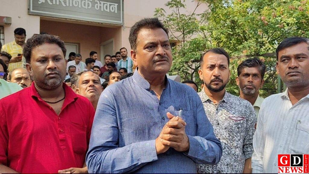 प्रशासन संवेदनशीलता के साथ निर्णय लेते हुए पहले वैकल्पिक व्यवस्था सुनिश्चित करे- सांसद मनीष जायसवाल 7 fb img 1775438134886344605822061433403