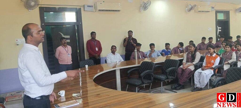 गिद्दी एवं रजरप्पा डीएवी में आज शनिवार को लीगल लिटरेसी कार्यक्रम का आयोजन हुआ 7 fb img 17765052789688203925175259141563