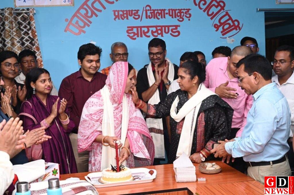 झीकरहाटी पूर्वी ने रचा इतिहास, महिला सशक्तिकरण में देशभर में दूसरा स्थान,डीसी मनीष कुमार की पहल लाई रंग। 7 img 20260401 wa0002726359242637696887