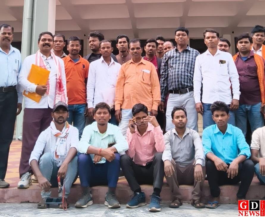 पहाड़िया छात्रों के हक पर संकट, हिरणपुर आवासीय स्कूल की नामांकन सूची पर रोक की मांग 7 img 20260406 wa00097437287834644659220