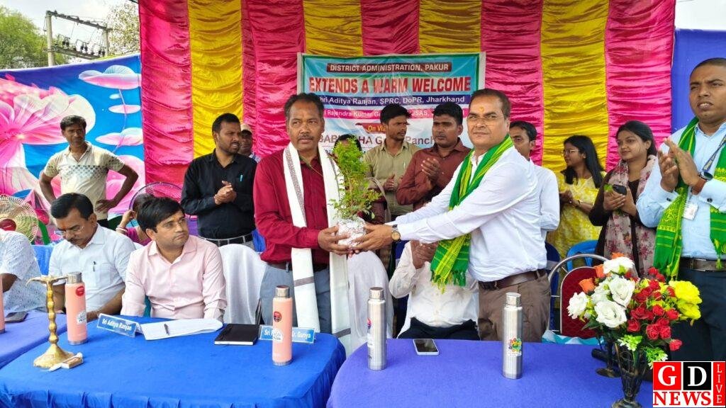 आदिवासी परंपरा में गूंजा स्वागत गीत, राज्य स्तरीय टीम ने विकास योजनाओं की परखी हकीकत। 7 img 20260407 wa00328054245051012672202