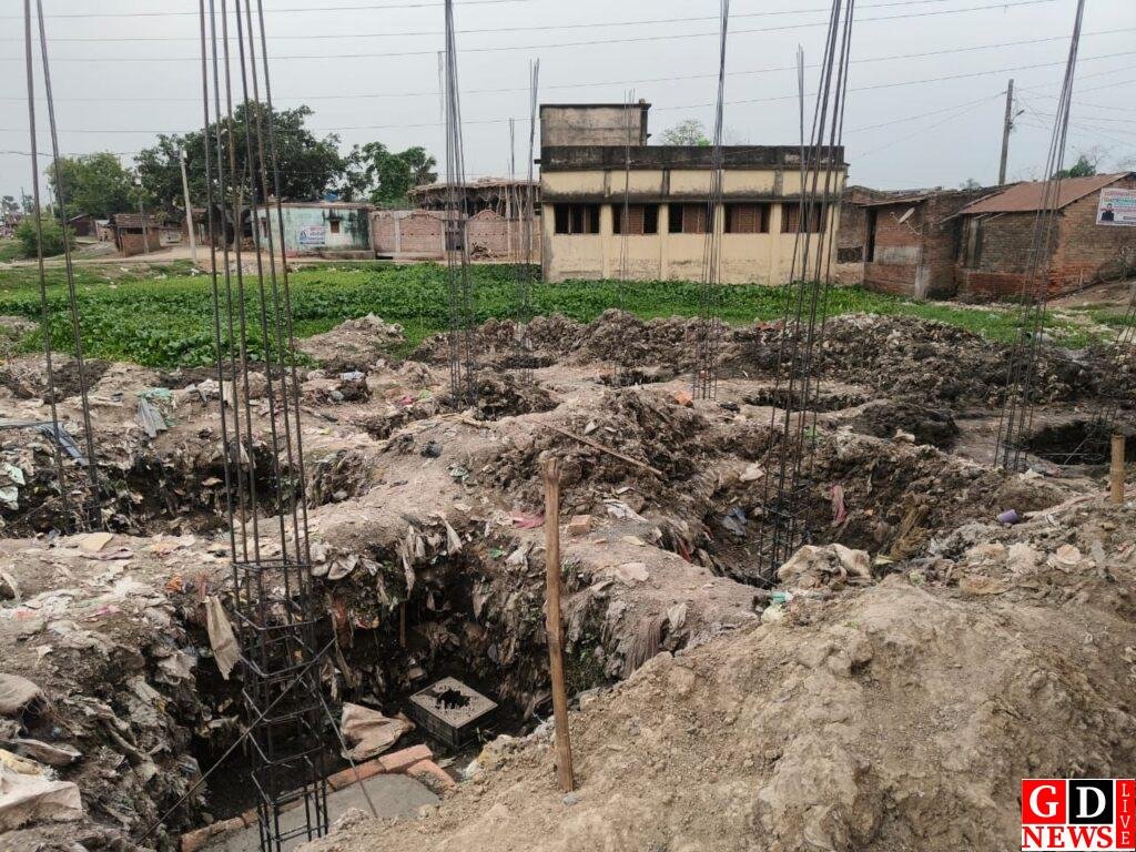 दलदली जमीन पर बन रहा 55 लाख का स्वास्थ्य केंद्र, निर्माण में भारी गड़बड़ी का आरोप। 7 img 20260408 wa00388914918657255877212