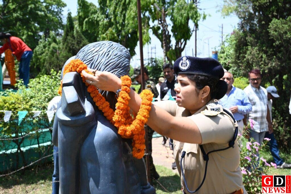 सिद्धो-कान्हू जयंती पर उमड़ा सम्मान, अधिकारियों ने किया माल्यार्पण 7 img 20260411 wa0036894659831815019827