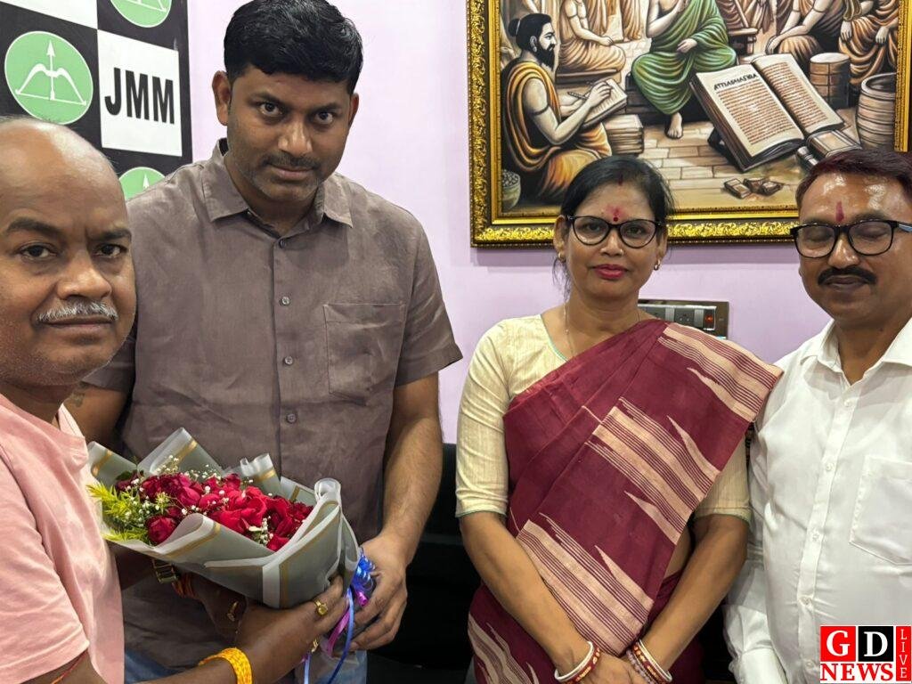 विपक्ष की बढ़ी बेचैनी, शबरी पाल–पंकज मिश्रा मुलाकात से पाकुड़ की सियासत में हलचल तेज। 7 img 20260412 wa00385615348622638842248