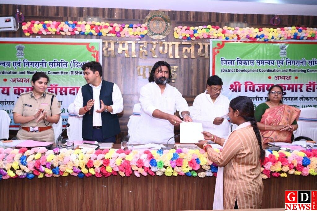 विकास योजनाओं में तेजी, कुपोषण और हादसों पर सख्ती—सांसद बोले, हर हाल में दिखे जमीनी असर। 7 img 20260415 wa0016690270303668328626