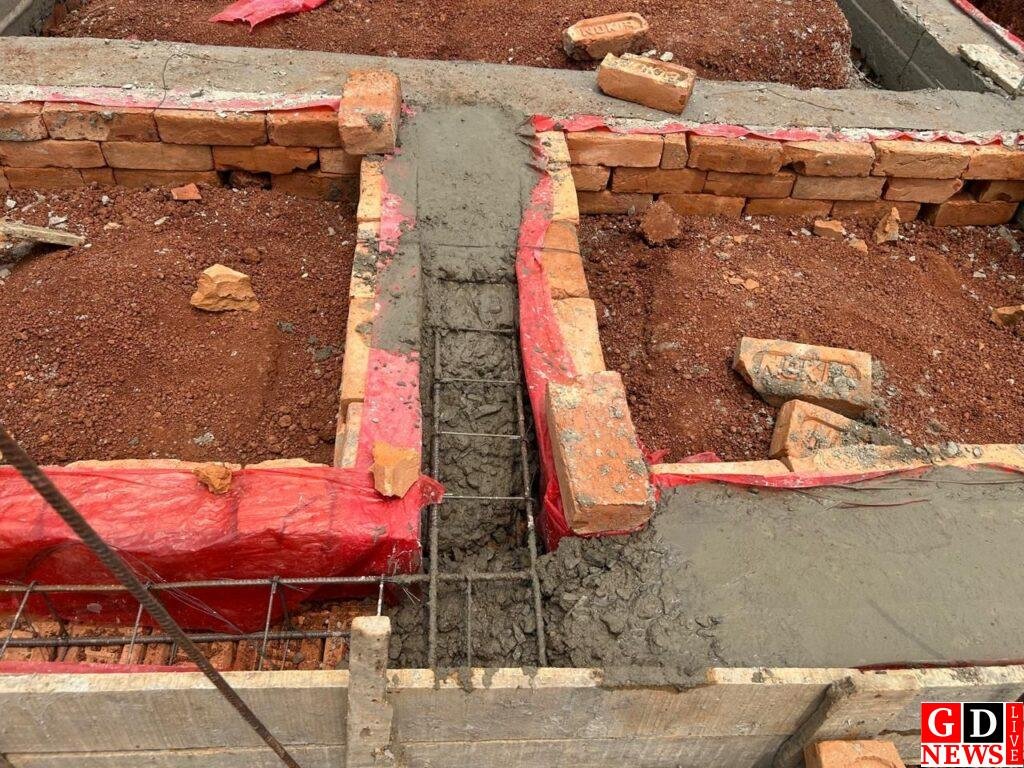 लाखों की लगत से एसएचजी प्रशिक्षण केंद्र निर्माण में घोटाले की बू, घटिया सामग्री से खड़ा हो रहा भवन। 7 img 20260419 wa00724587172283099492146