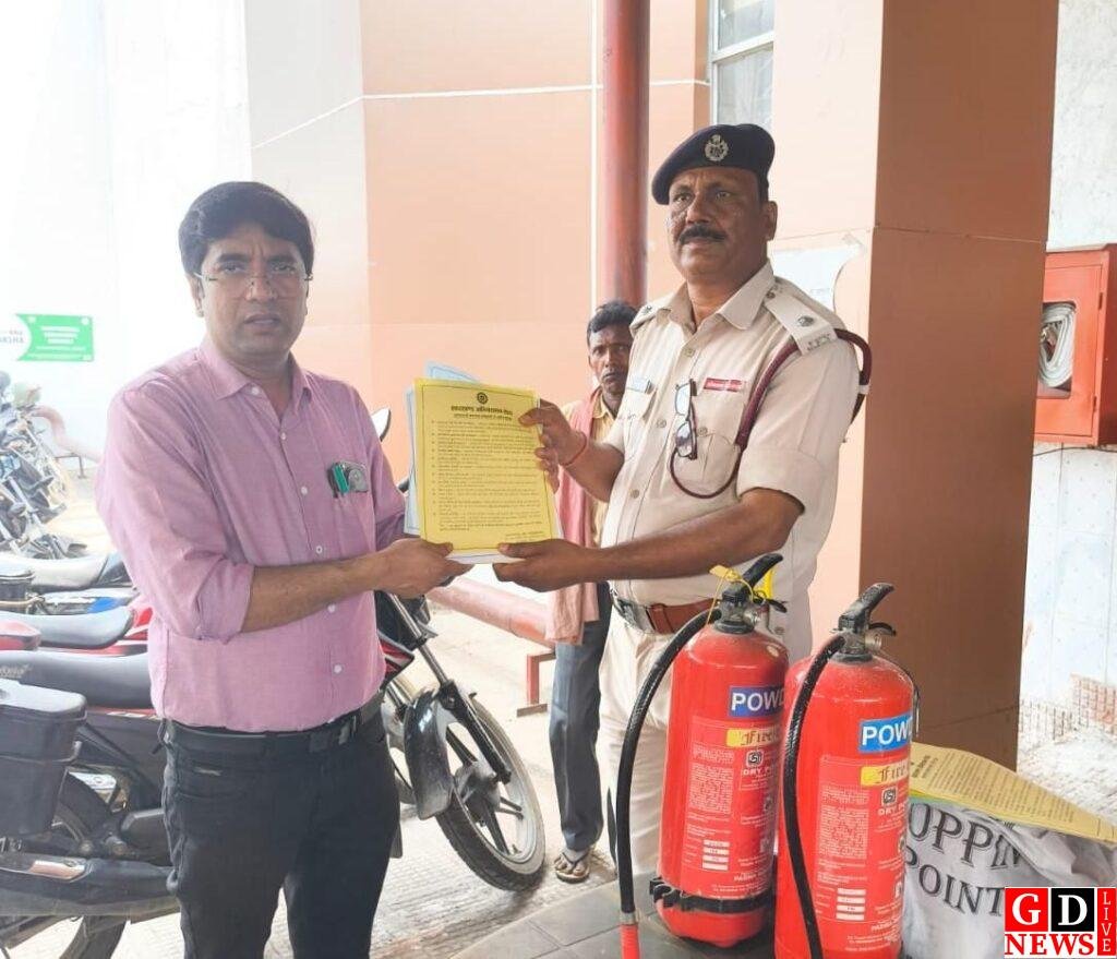 सदर अस्पताल में फायर मॉक ड्रिल, आपदा से निपटने का दिया व्यावहारिक प्रशिक्षण। 7 img 20260420 wa00157210496365227886240