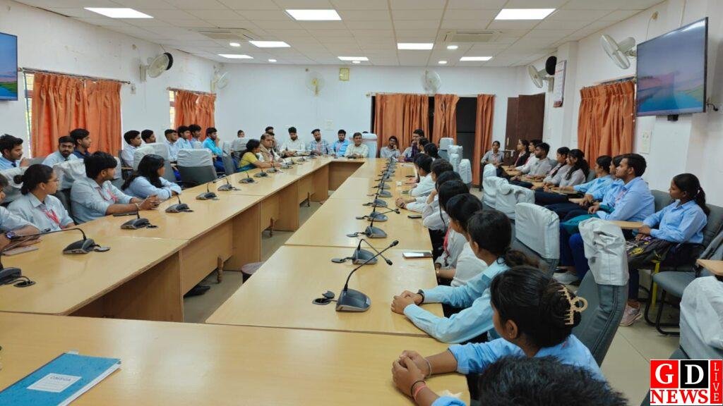 राधा गोविन्द विश्वविद्यालय के छात्रों का आईआईएलएम, रांची में कानूनी माप विज्ञान पर जागरूकता भ्रमण का हुआ आयोजन 9 img 20260425 wa01353107308232718486391