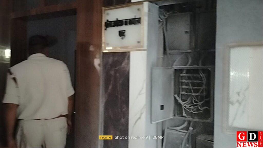 एसपी कार्यालय में शॉर्ट सर्किट से मची अफरा-तफरी, कर्मचारियों की सूझबूझ से टला बड़ा हादसा 7 img 20260428 wa0013118536752583212795
